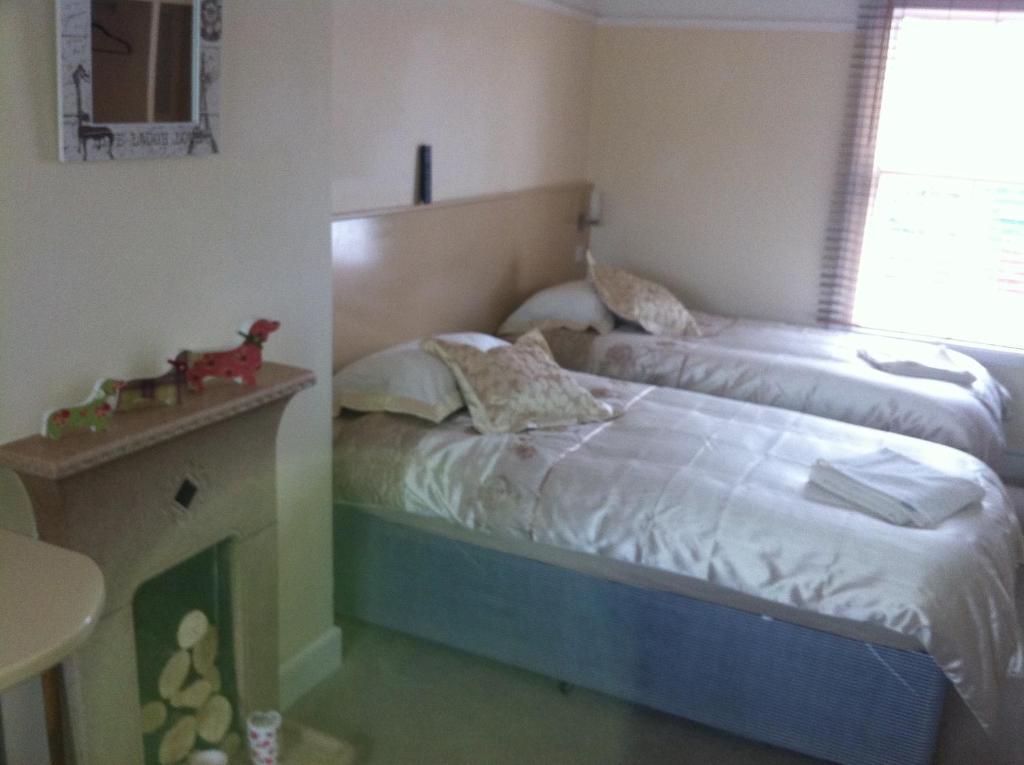 The Carpenter'S Arms Hotel Cambridge  Room photo