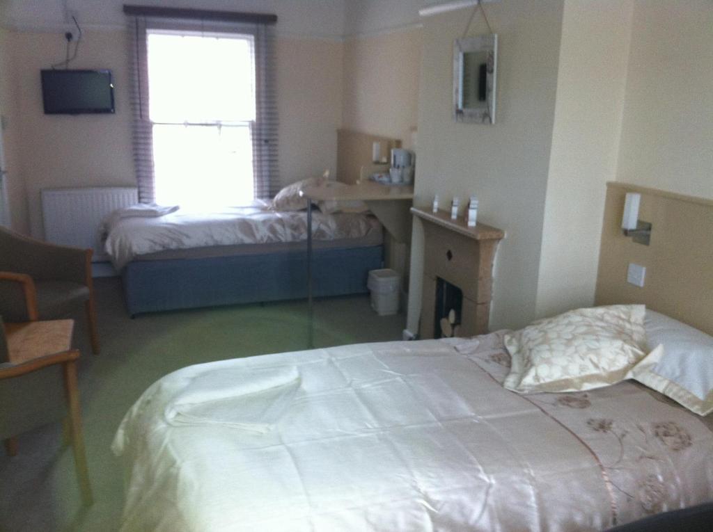 The Carpenter'S Arms Hotel Cambridge  Room photo