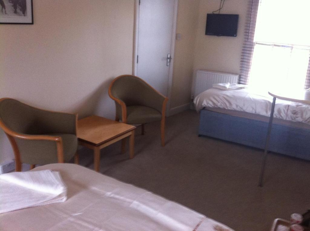 The Carpenter'S Arms Hotel Cambridge  Room photo