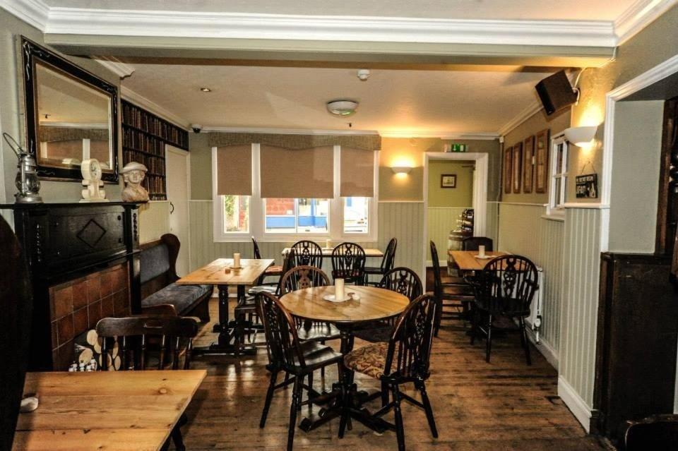 The Carpenter'S Arms Hotel Cambridge  Exterior photo